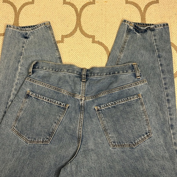 Old Navy extra hi-rise loose taper me Darla Blue Jeans - Picture 4 of 16